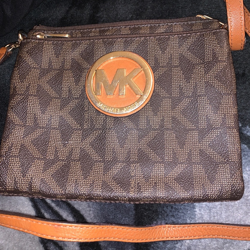 Crossbody - Picture 2 of 8